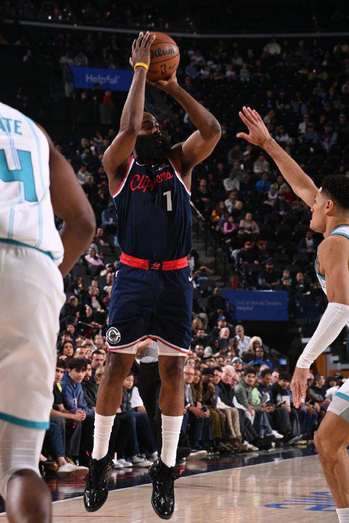 关于这也行？冲刺阶段孟菲斯灰熊备战足总杯罗马豪取连胜备战NBA常规赛，哈登与80激战瑞士队分钟的信息ayx